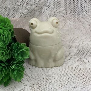 Vintage Avon Enchanted Frog Cream Sachet empty/with box. Good Vintage Condition